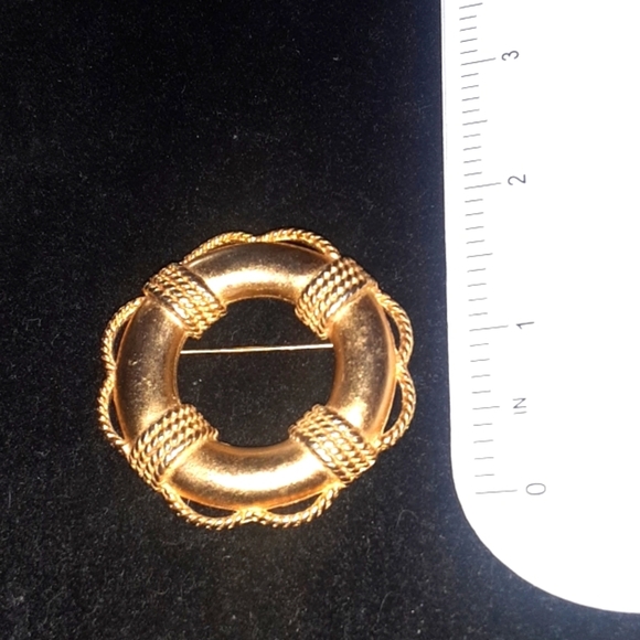 Gold-Tone Rope Design Brooch - Picture 4 of 4
